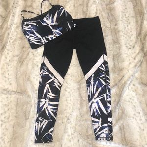 Fabletics Sports Bra & Leggings Set Size M
